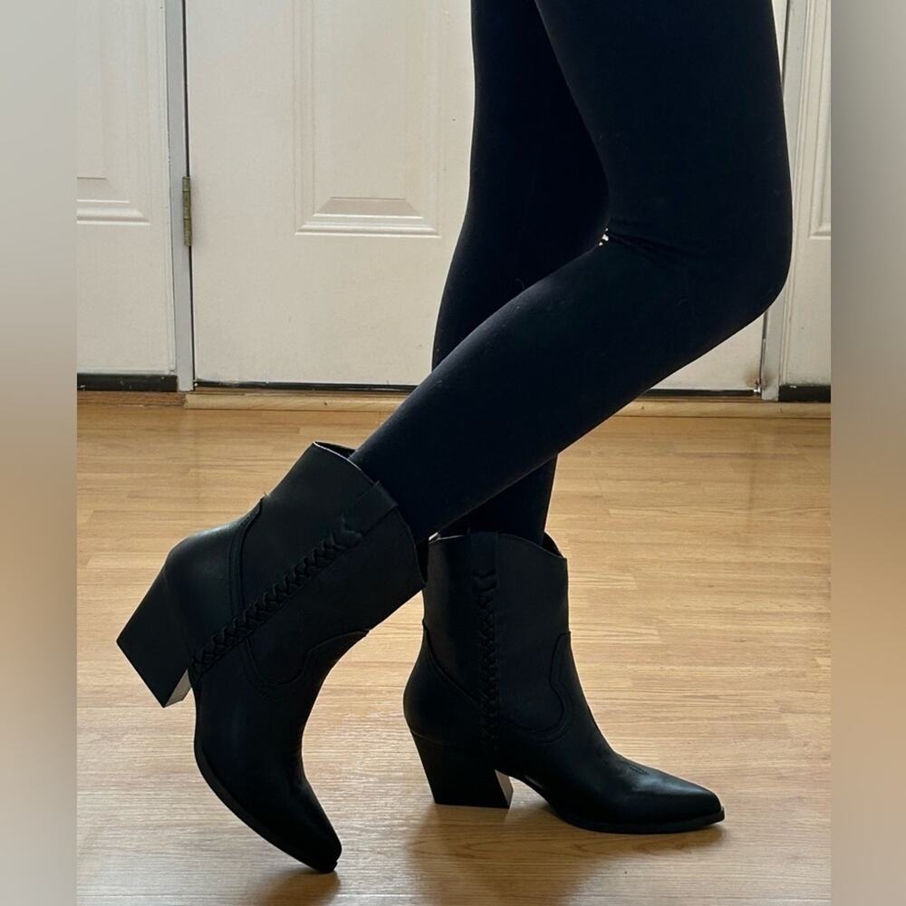 2388- Dolce Vita Women's Vegan Ankle Boots Black Color Size 8 NWT